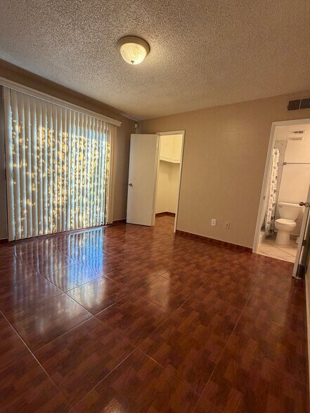 Building Photo - 6565 N 19th Ave