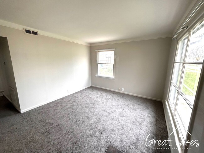 Building Photo - $200 OFF FIRST MONTH'S RENT - Beautiful 2 ...