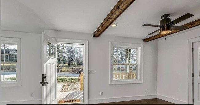 Building Photo - 1615 Cahal Ave