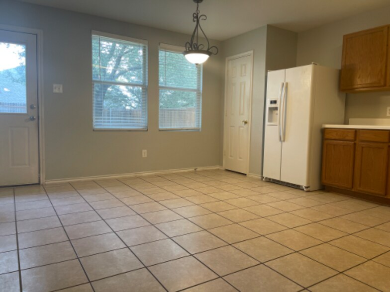 Building Photo - 12970 Vassar Dr