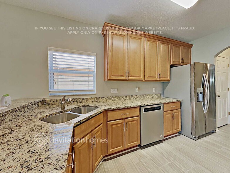 Building Photo - 10504 Lakeside Vista Dr