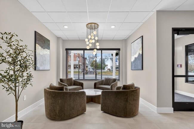 Building Photo - 624 Main St