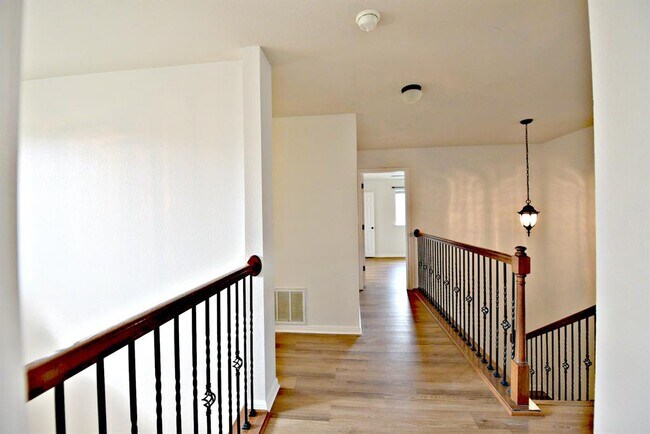 Building Photo - 15012 Fernhill Dr