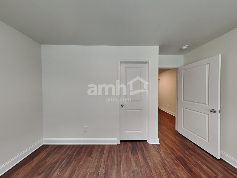 Building Photo - 303 Pecan Dr