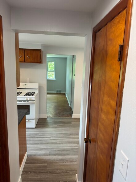 Primary Photo - 779 Englewood Ave