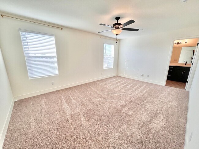 Building Photo - 1602 Dodder Dr