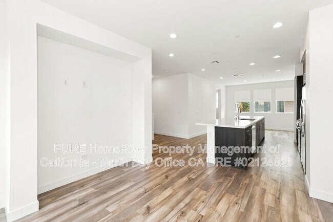 Building Photo - 259 Gambrel Cir