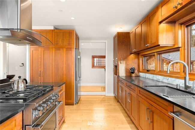 Building Photo - 3bd/2.5ba Seattle Houseboat