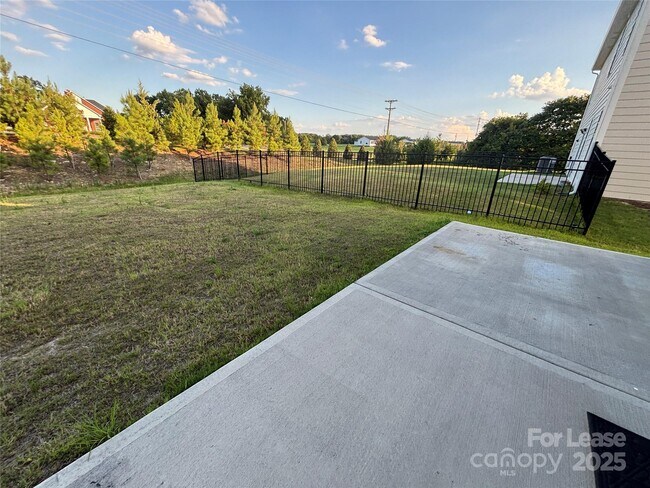 Building Photo - 1449 Harleston St