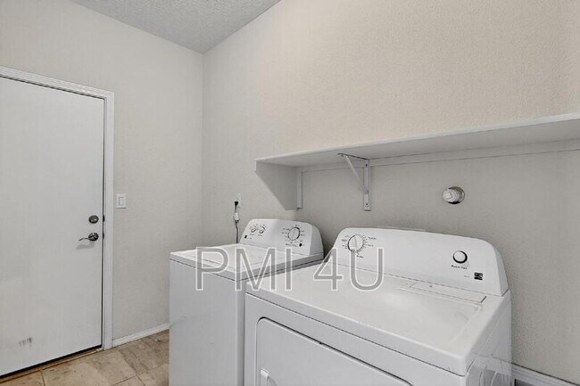 Building Photo - 7110 Overview Rd NE