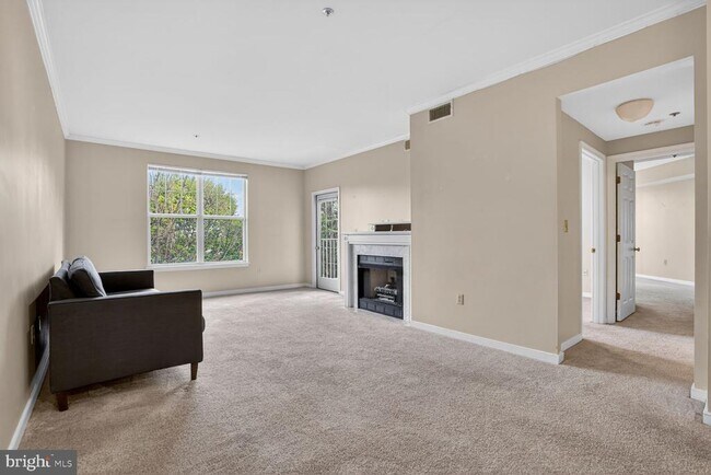 Building Photo - 1645 International Dr