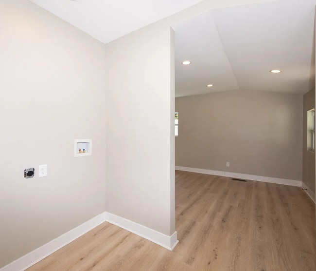 Building Photo - 830 Vermont Ave