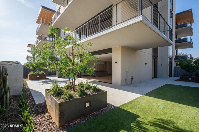 Building Photo - 4849 N Camelback Rdg Dr