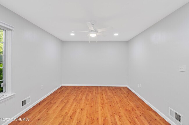 Building Photo - 61 Berkshire Dr