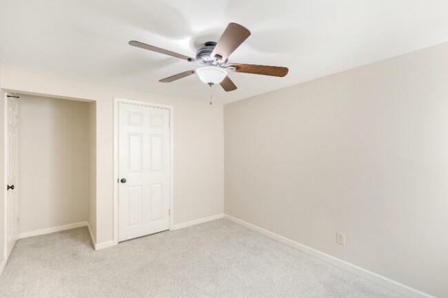 Building Photo - 895 Dahlia St
