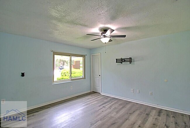 Building Photo - 1062 Kelly Dr