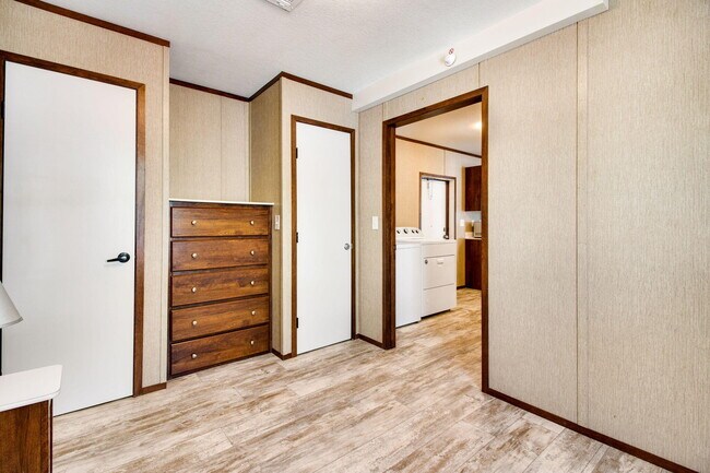 Building Photo - 396 Peachtree Cir
