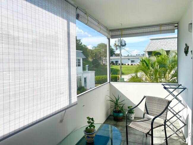 Building Photo - 3240 Lake Osborne Dr