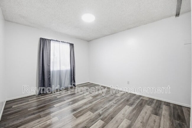 Building Photo - 6814 Camphor Ln