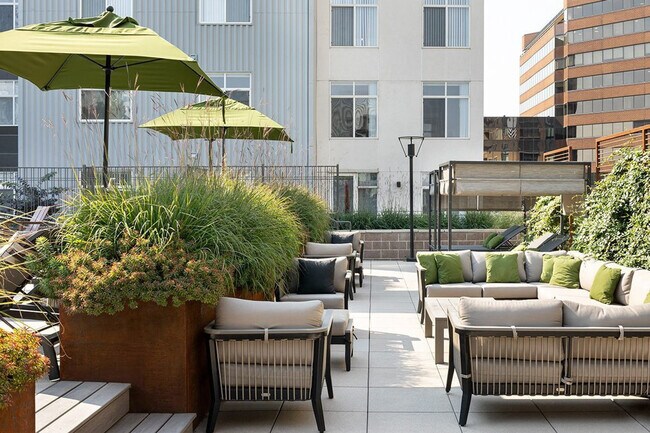 Building Photo - 350 S Jackson St