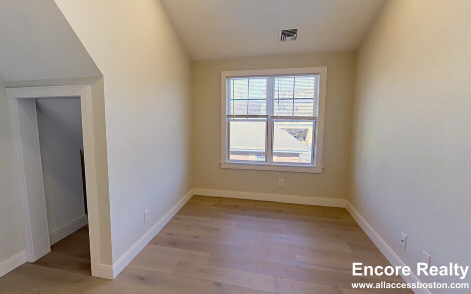 Building Photo - 32 Cummins Hwy