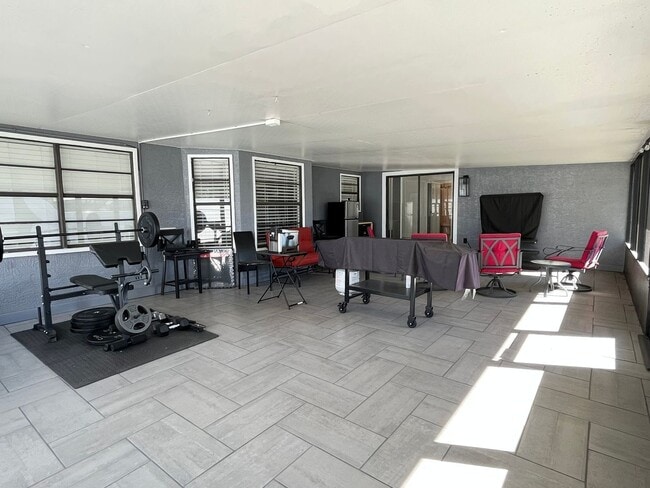 Building Photo - 947 Wages Way