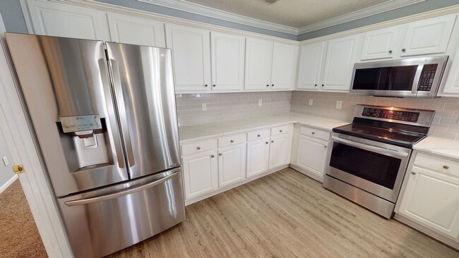 Building Photo - 3 Bedroom Ranch with Bonus Room in Gated Community & Jack Britt School District!