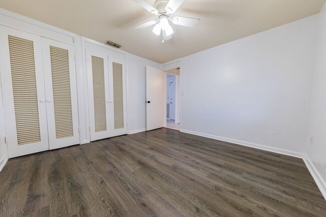 Building Photo - 907 Lake Jessie Dr