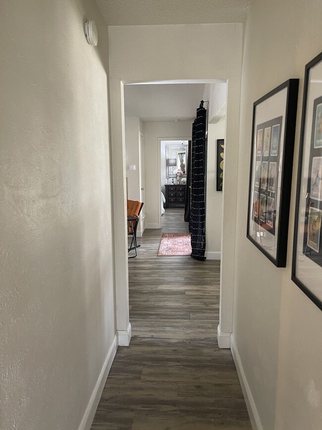 Building Photo - 2516 Oak Hill Dr