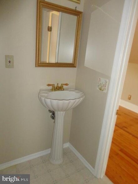 Building Photo - 411 Pelham St