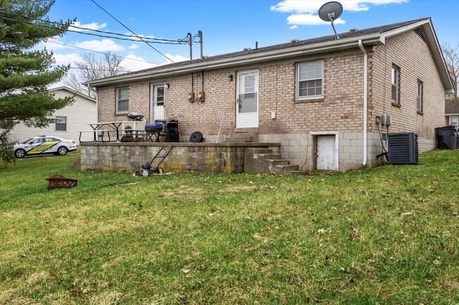 Building Photo - 3215 Aqueduct Dr