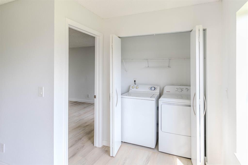 Building Photo - 3350 Pinewalk Dr N