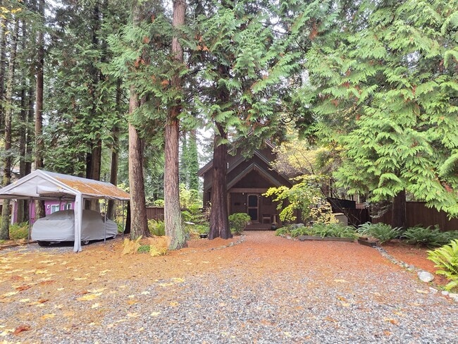 Building Photo - 713 Claire Ln