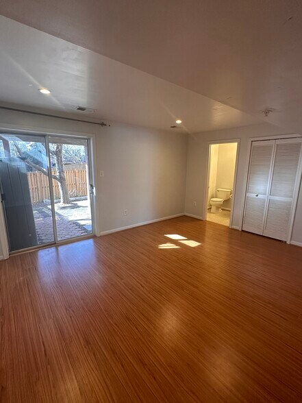 Building Photo - 5830 Shady Oak Ln