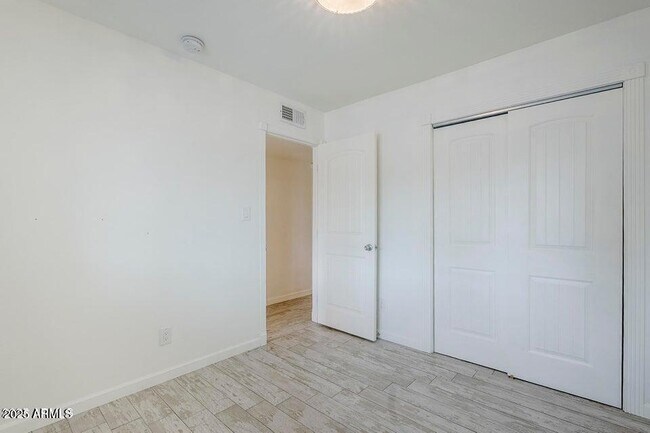 Building Photo - 10844 N 37th St