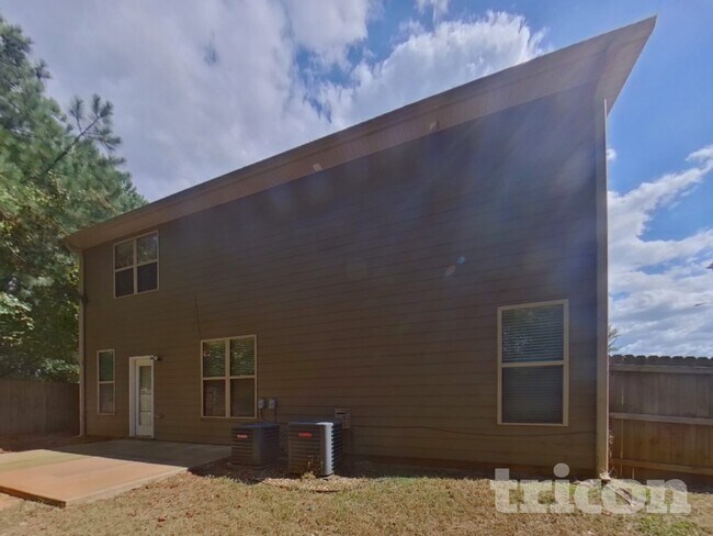 Building Photo - 64 Ledford Way