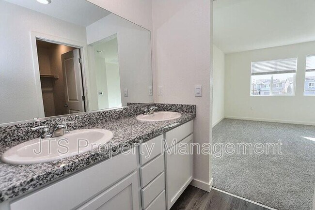 Building Photo - 2104 Shady Tree Cir