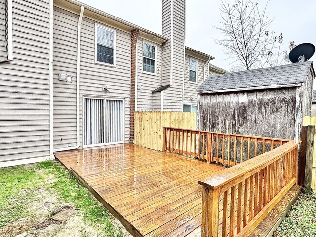 Building Photo - Glenleigh 1st-time Rental! Pet-Friendly, End-Unit Townhome, Cul-De-Sac with HUGE fenced backyard!