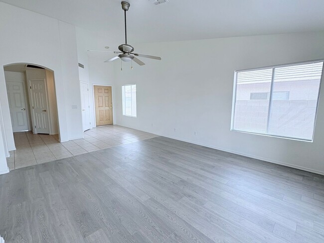 Building Photo - Lovely 3 Bedroom House!