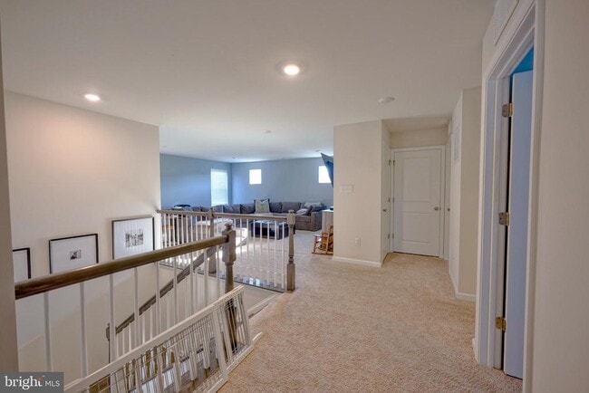 Building Photo - 65 Westmont Dr