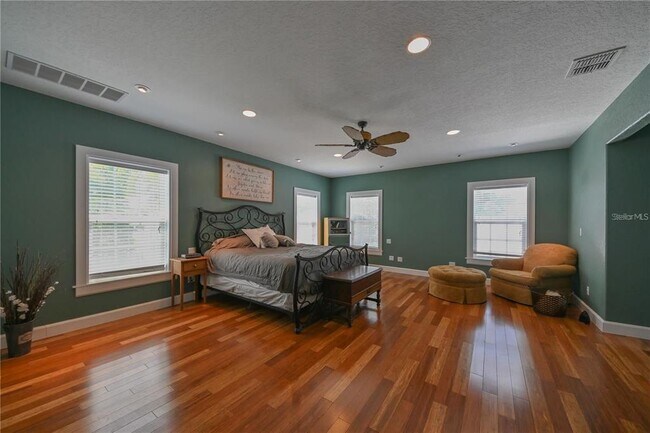 Building Photo - 3035 Granville Ct N