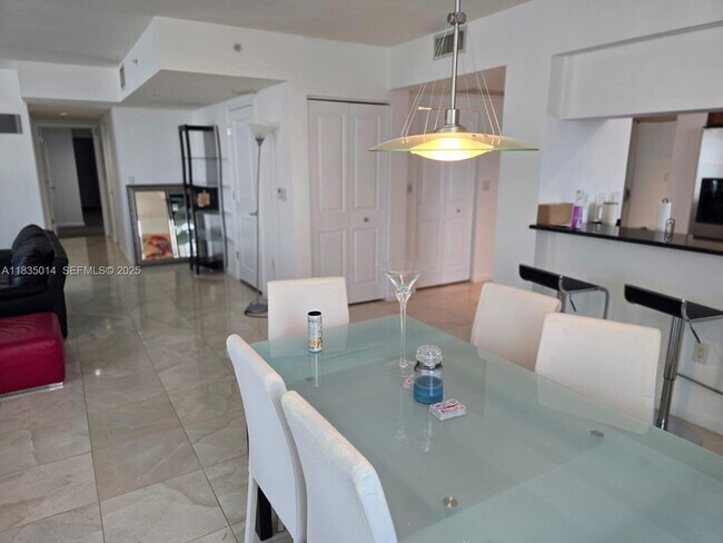 Building Photo - 610 W Las Olas Blvd