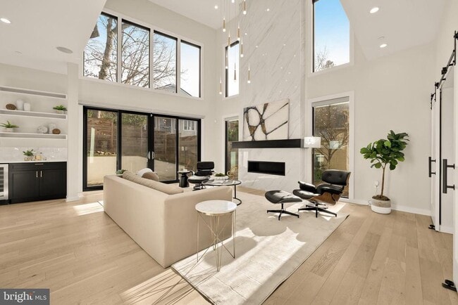 Building Photo - 4913 Sherier Pl NW