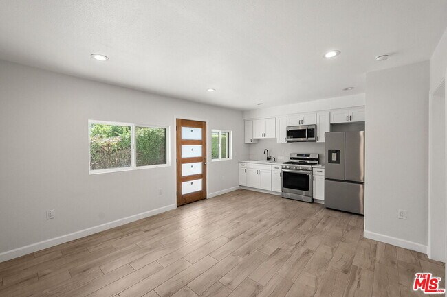 Building Photo - 2231 Laverna Ave