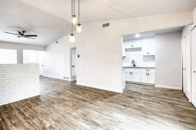 Building Photo - 203 S Forest Crest Dr