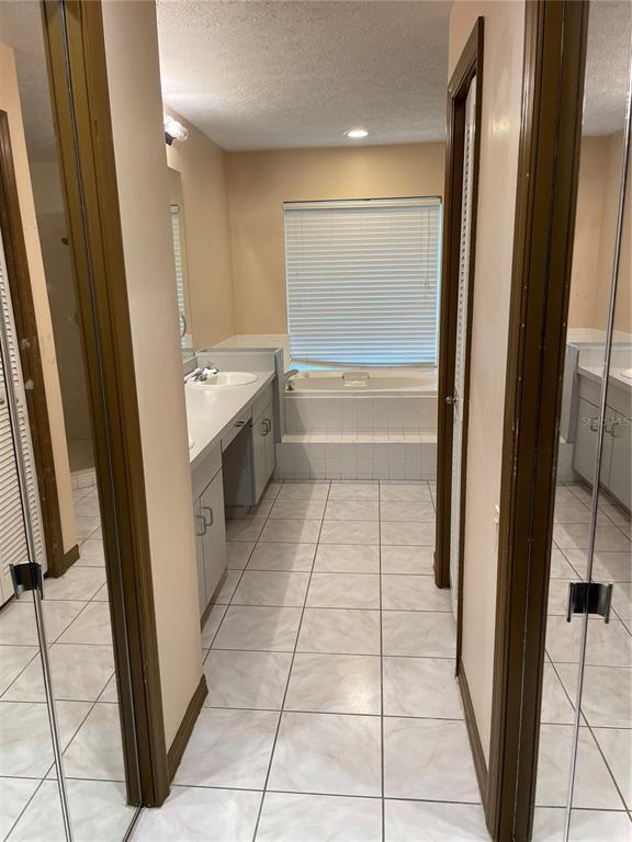 Building Photo - 3007 Forest Club Dr