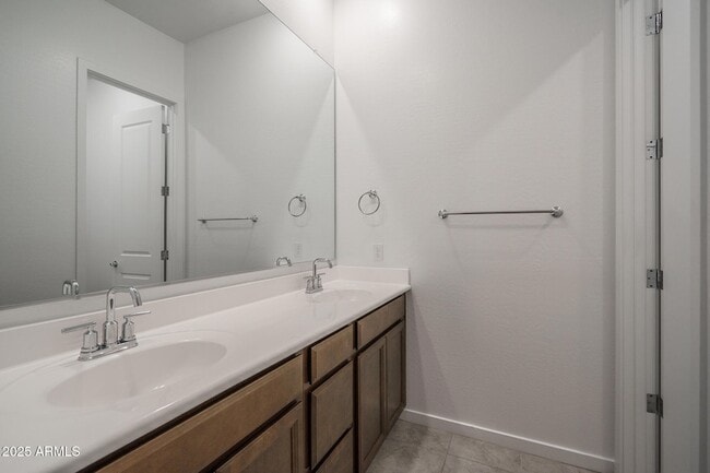 Building Photo - 14084 W Desert Flower Dr