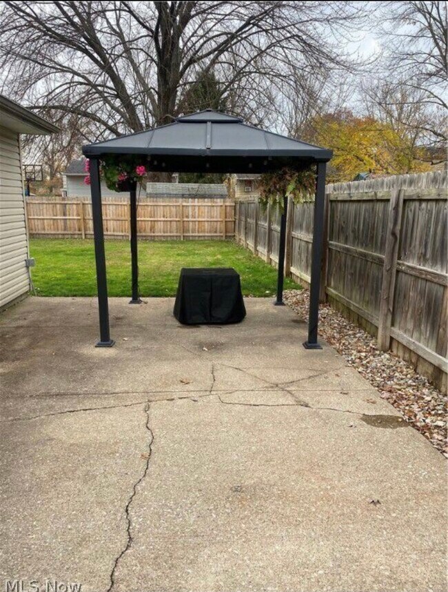 Building Photo - 5696 Pleasant Ave