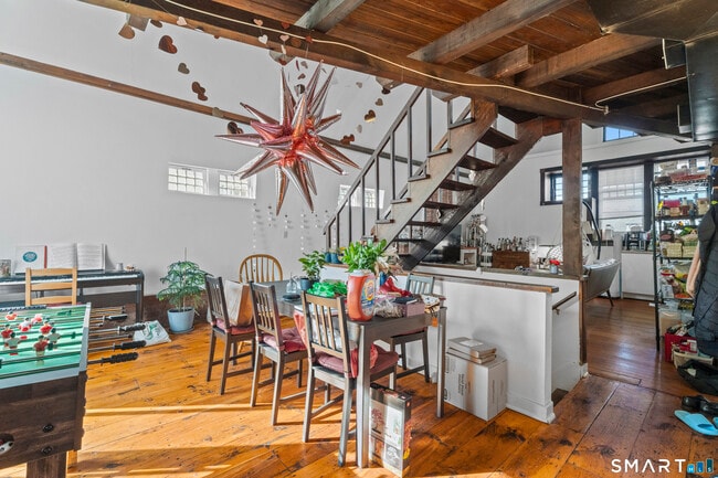 Building Photo - 251 Lawrence St