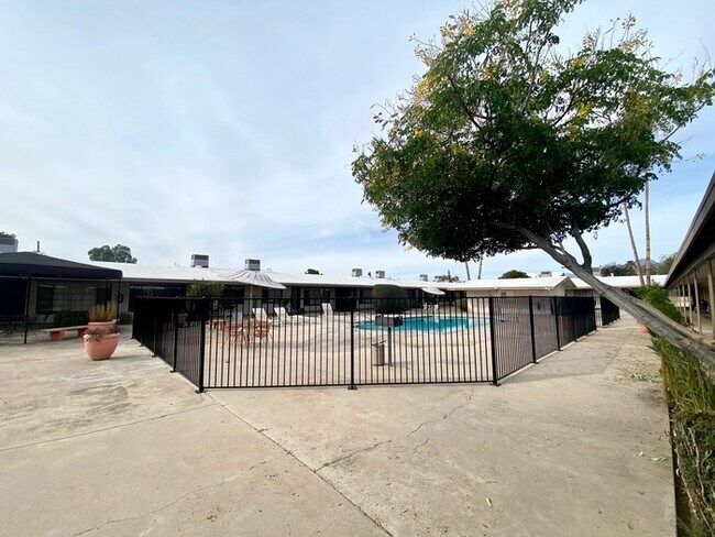 Building Photo - Spacious 2 Bedroom with New Flooring/Paint...